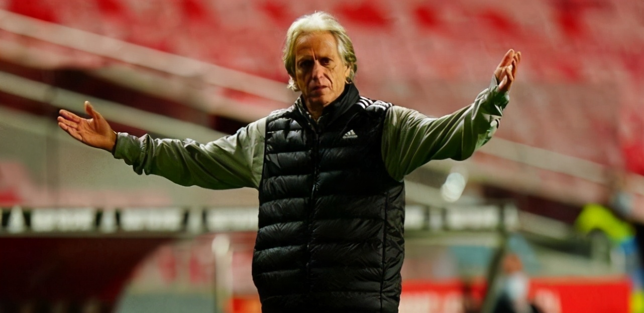  本菲卡迎意甲关键赛，赛后防线松动，质疑声仍在，纪律约束更严格