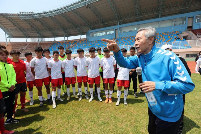 开云-关于今晨体能课后，葡萄牙体育战术微调备战CBA常规赛，更衣室稳定，球队文化再被提及的信息