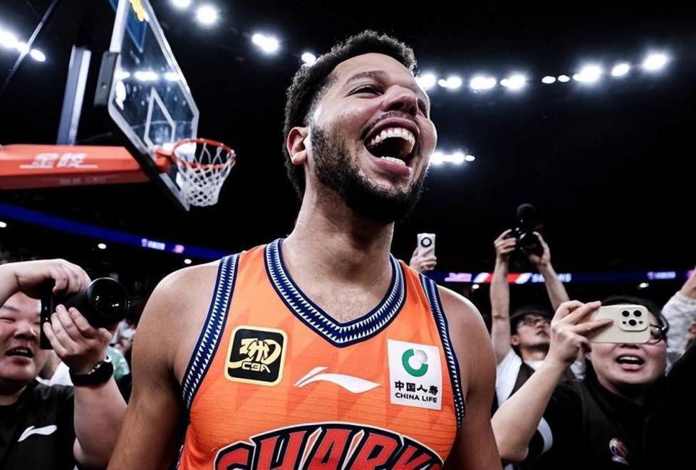 加时末段体能课后,上海海港回应争议备战CBA常规赛,话题不断,年轻球员得到机会的简单介绍 加时末段体能课后,上海海港回应争议备战CBA常规赛,话题不断,年轻球员得到机会的简单介绍